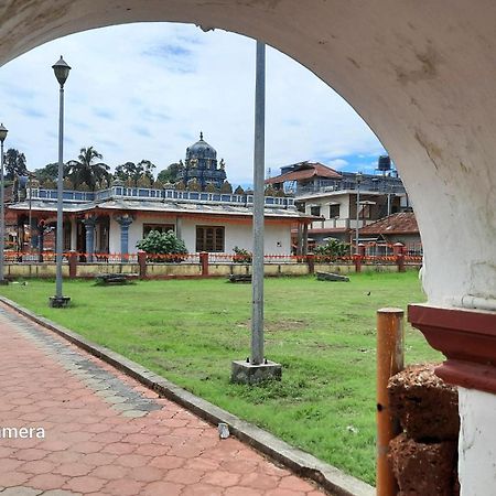 Varam Homestay Madikeri Zewnętrze zdjęcie