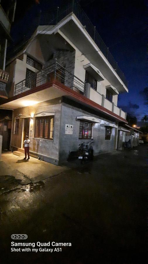 Varam Homestay Madikeri Zewnętrze zdjęcie