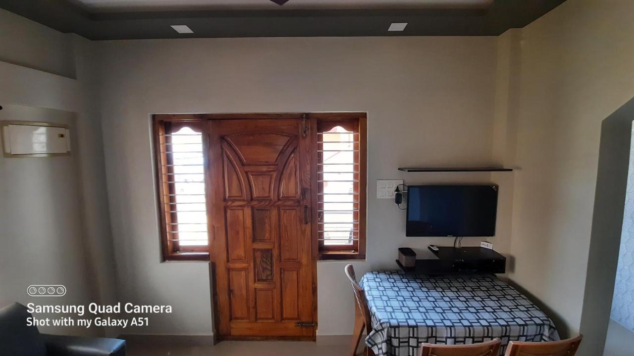 Varam Homestay Madikeri Zewnętrze zdjęcie