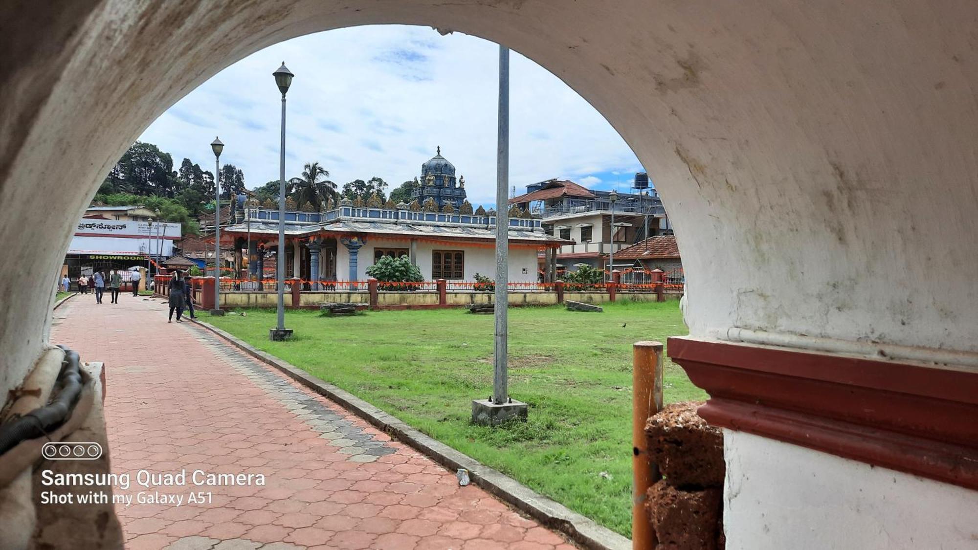 Varam Homestay Madikeri Zewnętrze zdjęcie
