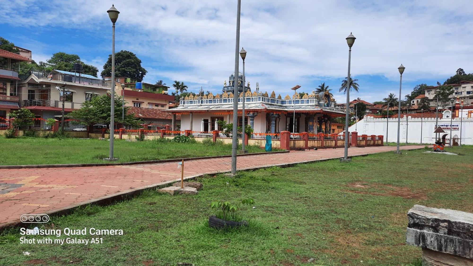 Varam Homestay Madikeri Zewnętrze zdjęcie