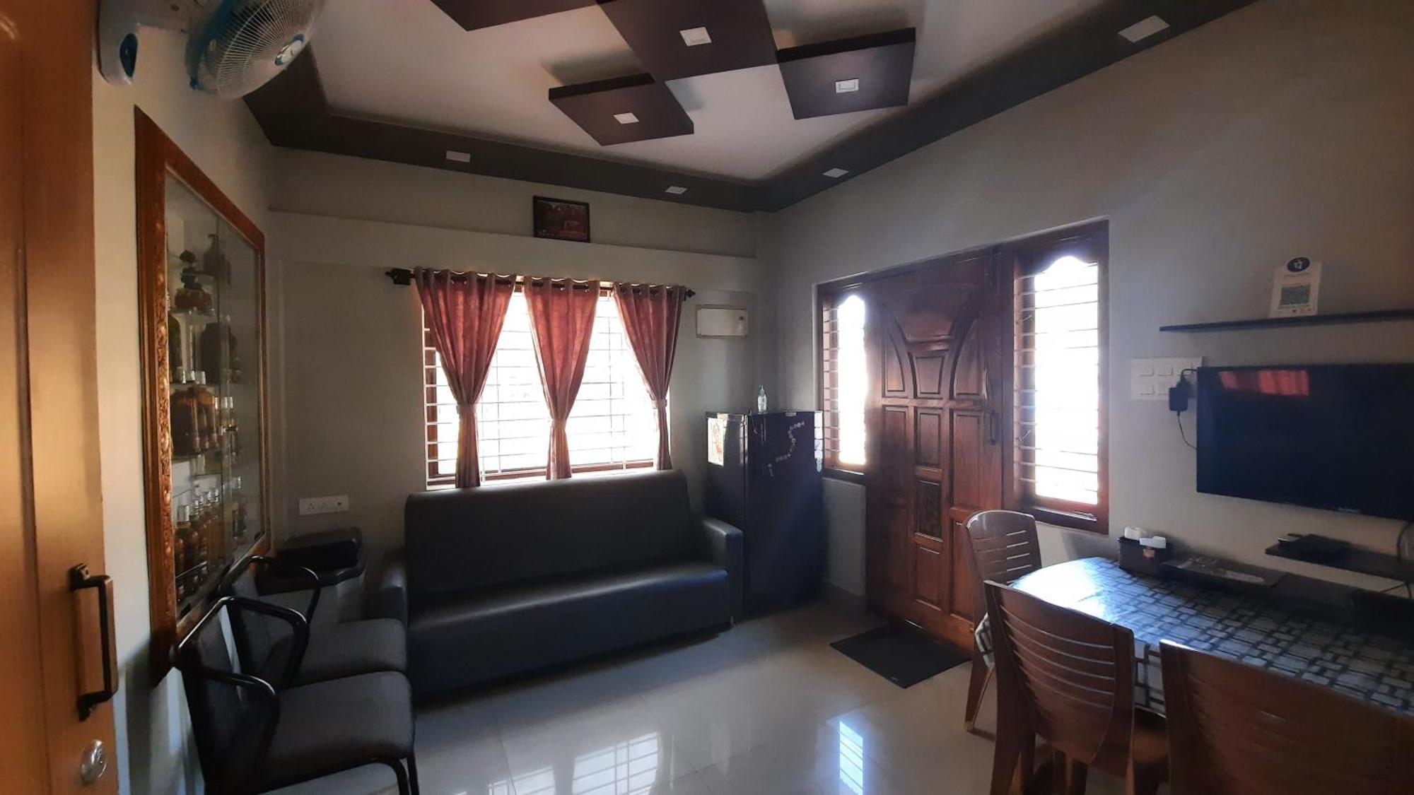 Varam Homestay Madikeri Zewnętrze zdjęcie
